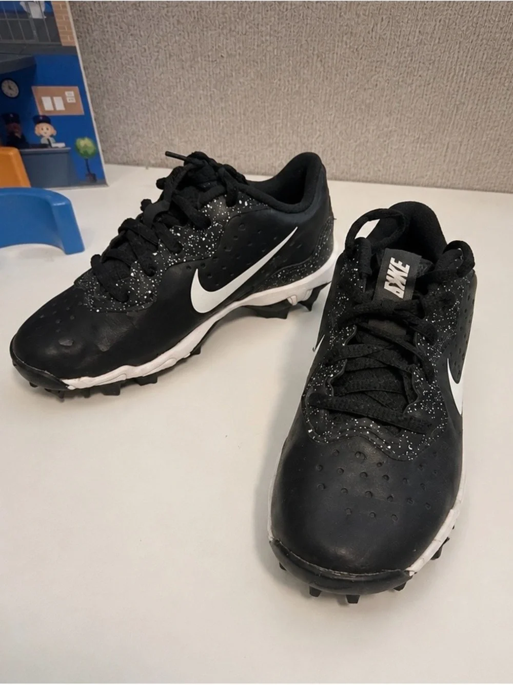 Nike Youth Cleats – Size 12
